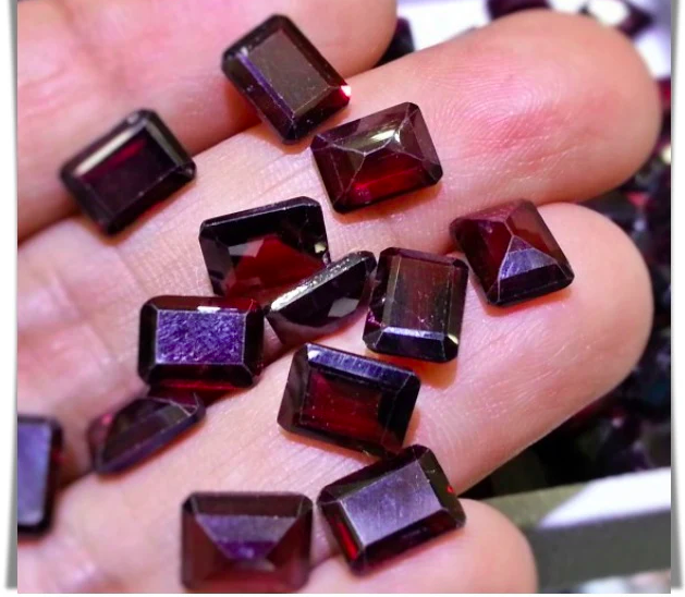 Khasiat Batu Red Garnet